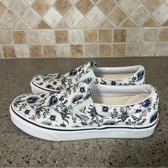 Vans Women’s Paradise Floral Classic Slip On Sneaker Size 7.5 - Picture 3 of 10